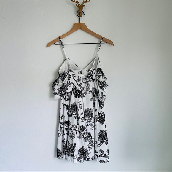 Do+Be Cold Shoulder Dress Size Small - Picture 2 of 5